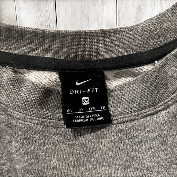 Women’s Nike Cropped Crewneck (XS) - Picture 2 of 2